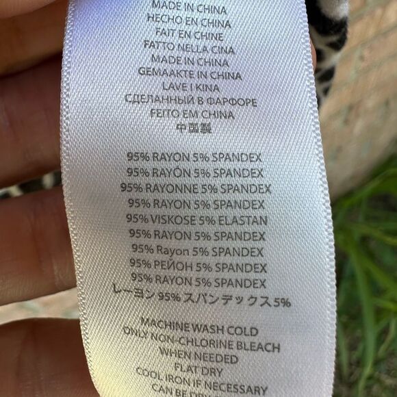 Elegant Black and White Tie-Dye Dress - Picture 3 of 4